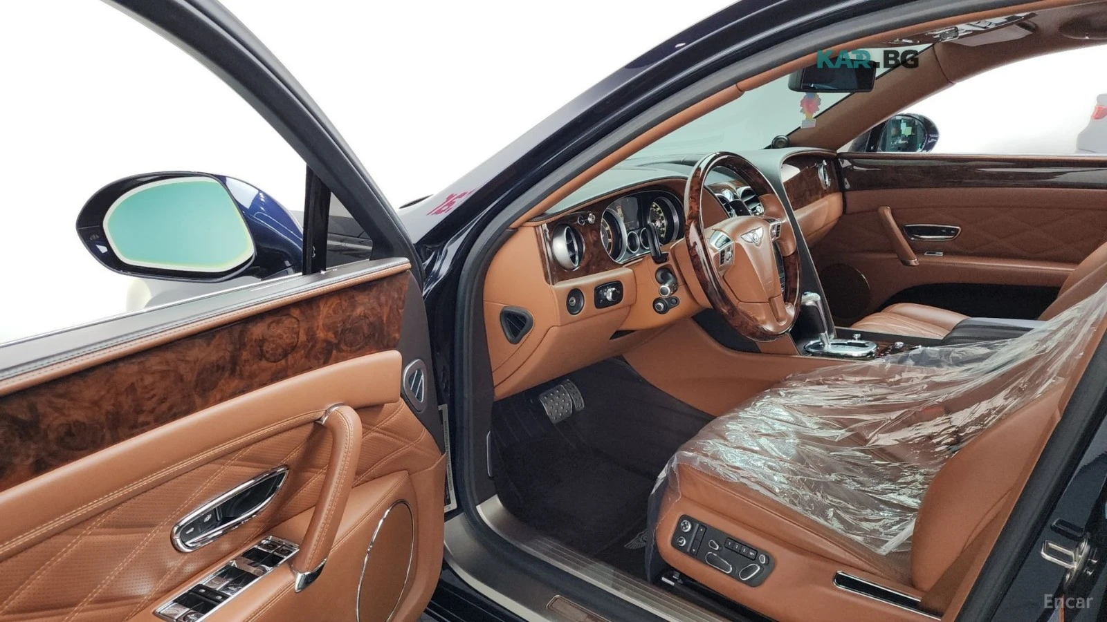 Bentley Flying Spur 6.0* ВАКУМ* ПОДГРЕВ* ОБДУХВАНЕ* МАСАЖИ* КАМЕРА* , снимка 8 - Автомобили и джипове - 55953219