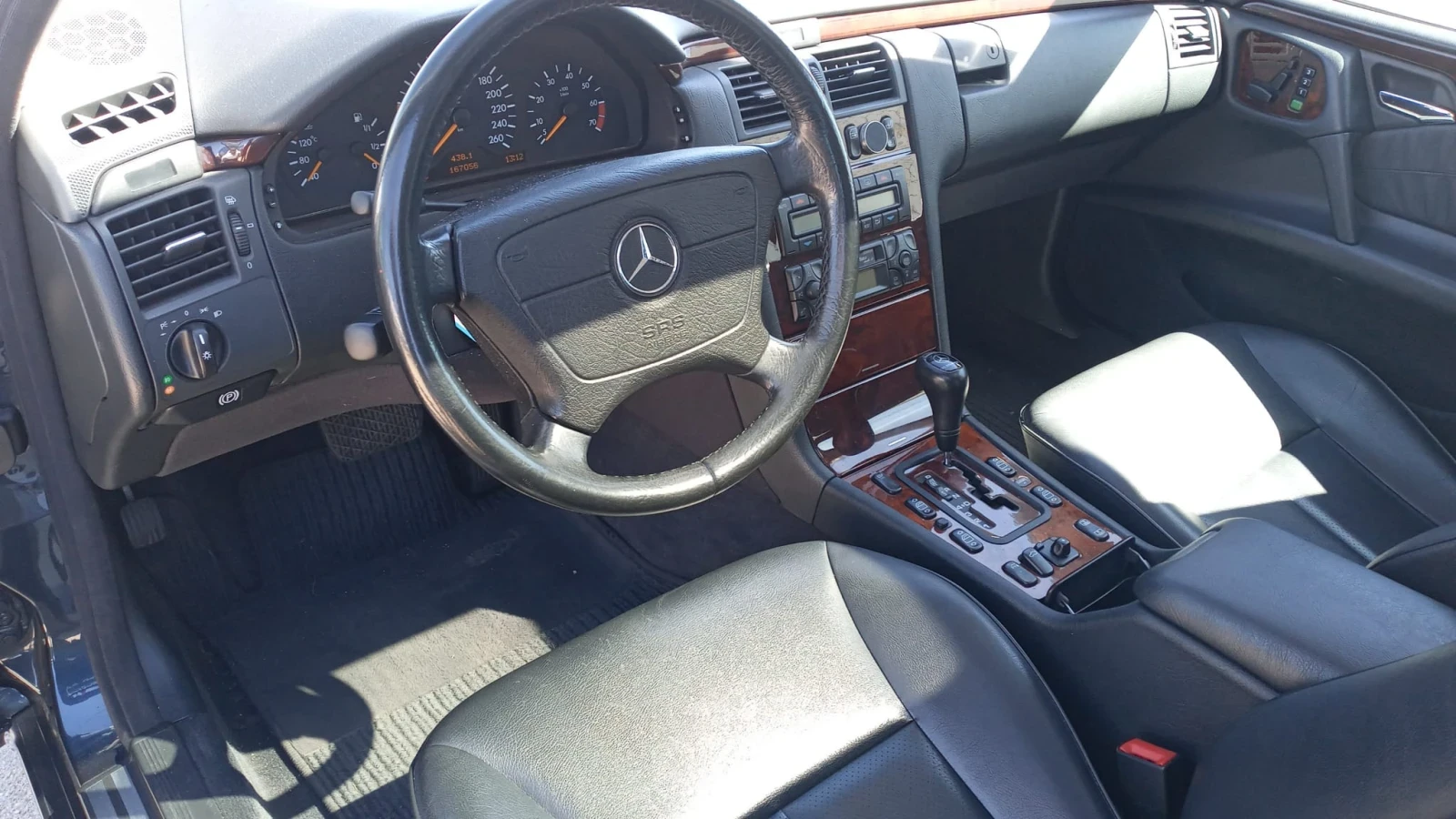 Mercedes-Benz E 320 4matic, снимка 10 - Автомобили и джипове - 56293689