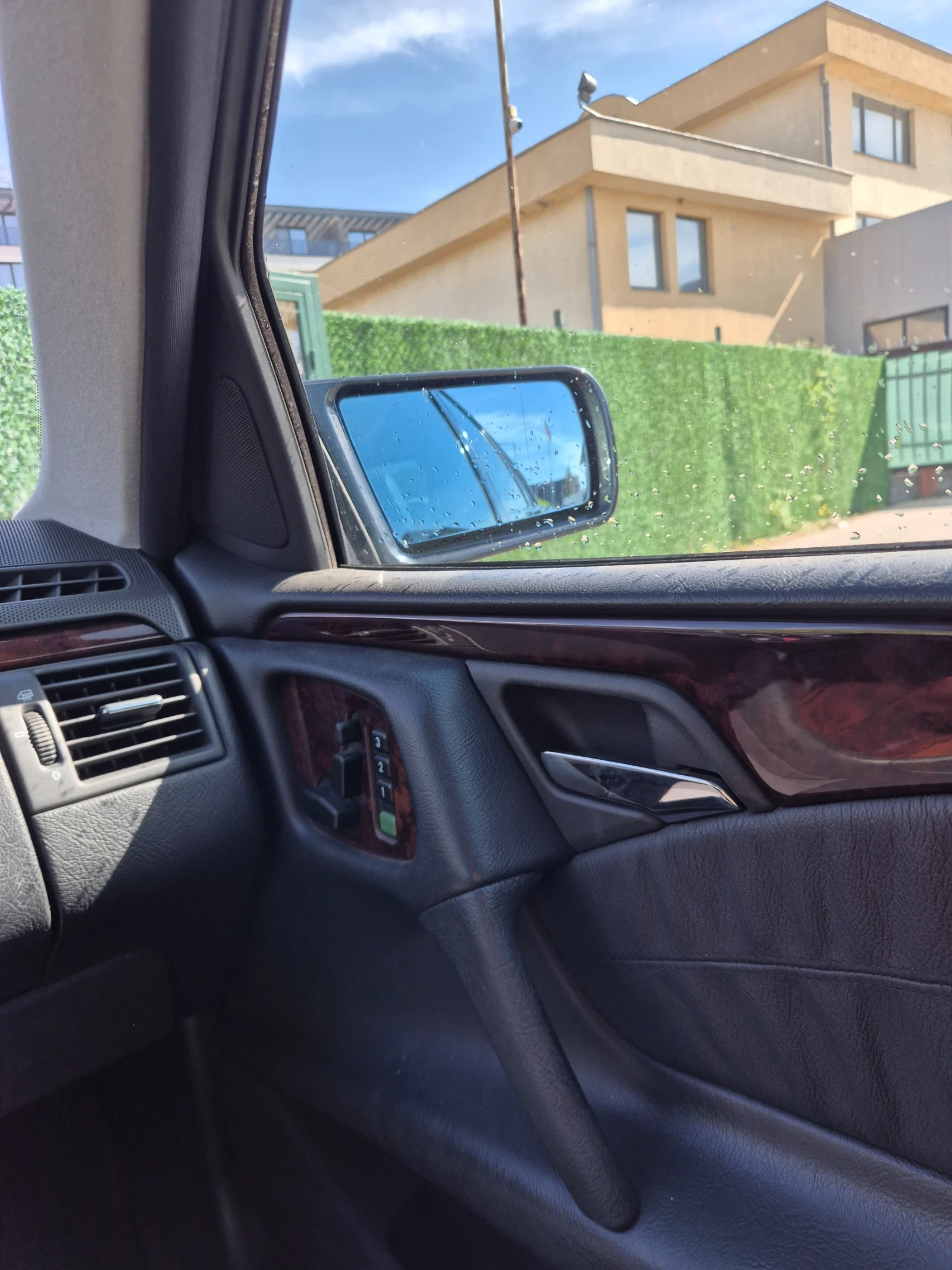 Mercedes-Benz E 320 4matic, снимка 6 - Автомобили и джипове - 56293689