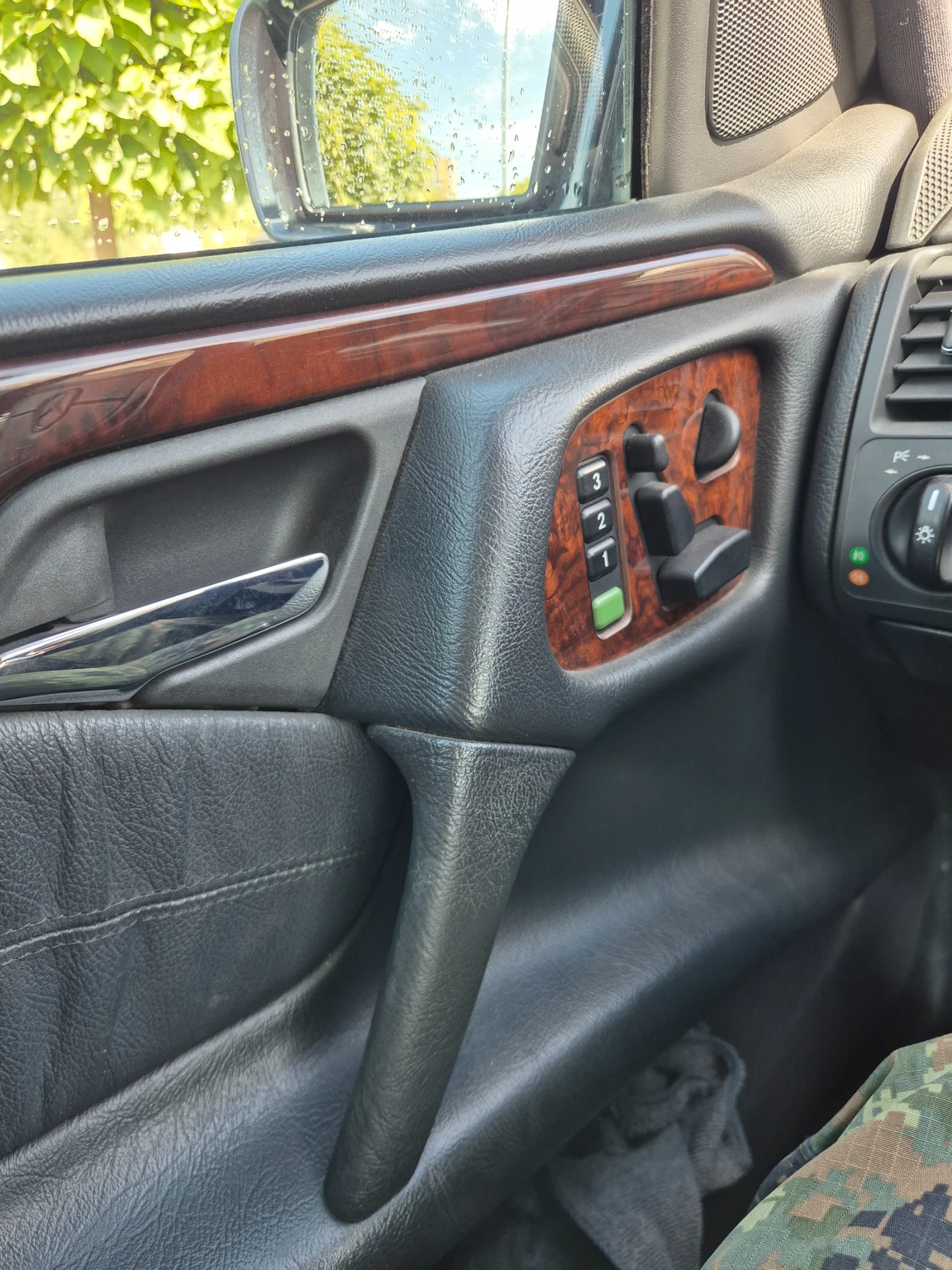 Mercedes-Benz E 320 4matic, снимка 7 - Автомобили и джипове - 56293689