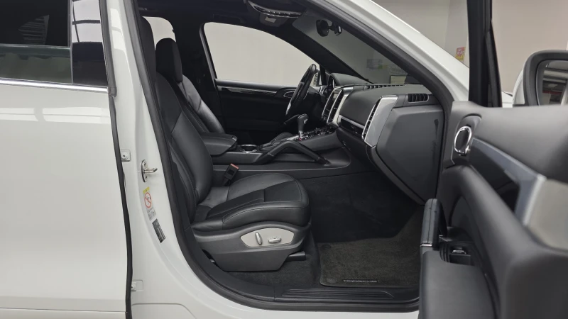 Porsche Cayenne 3.0, снимка 10 - Автомобили и джипове - 52015609