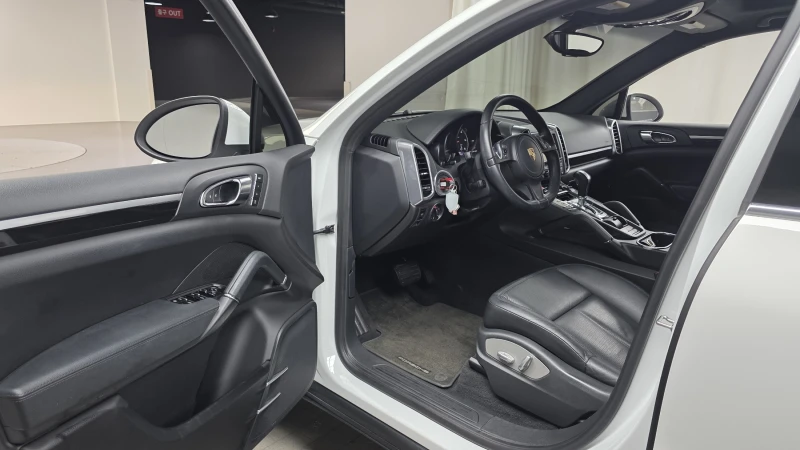 Porsche Cayenne 3.0, снимка 11 - Автомобили и джипове - 52015609