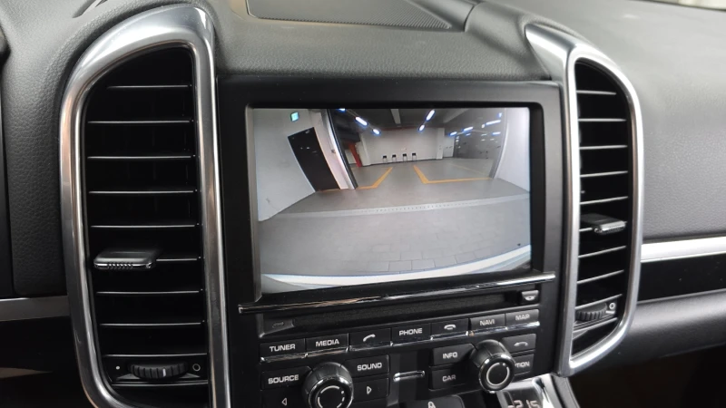 Porsche Cayenne 3.0, снимка 16 - Автомобили и джипове - 52015609