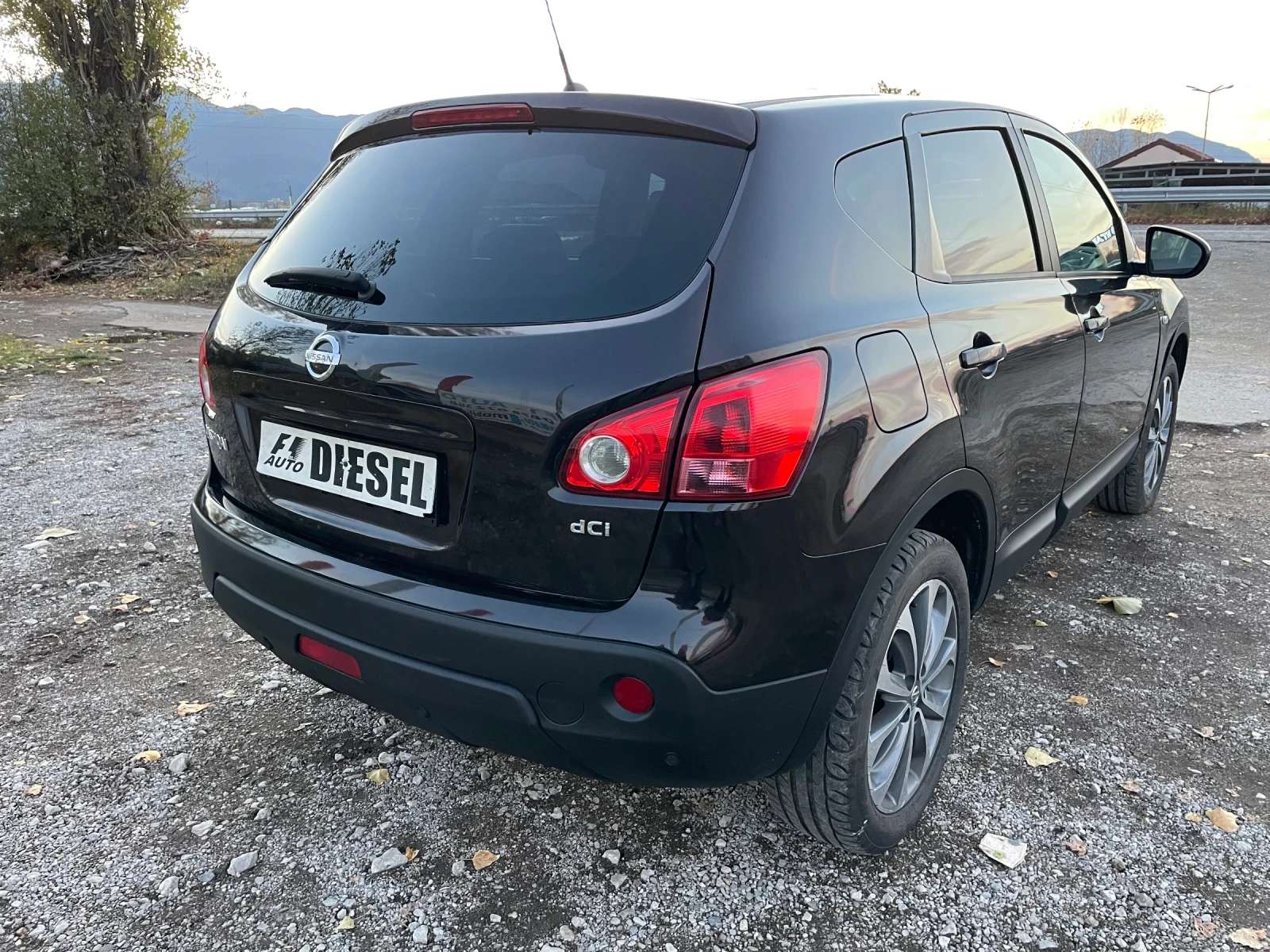 Nissan Qashqai 2.0DCI-150-PANORAMA-ITALIA - изображение 9