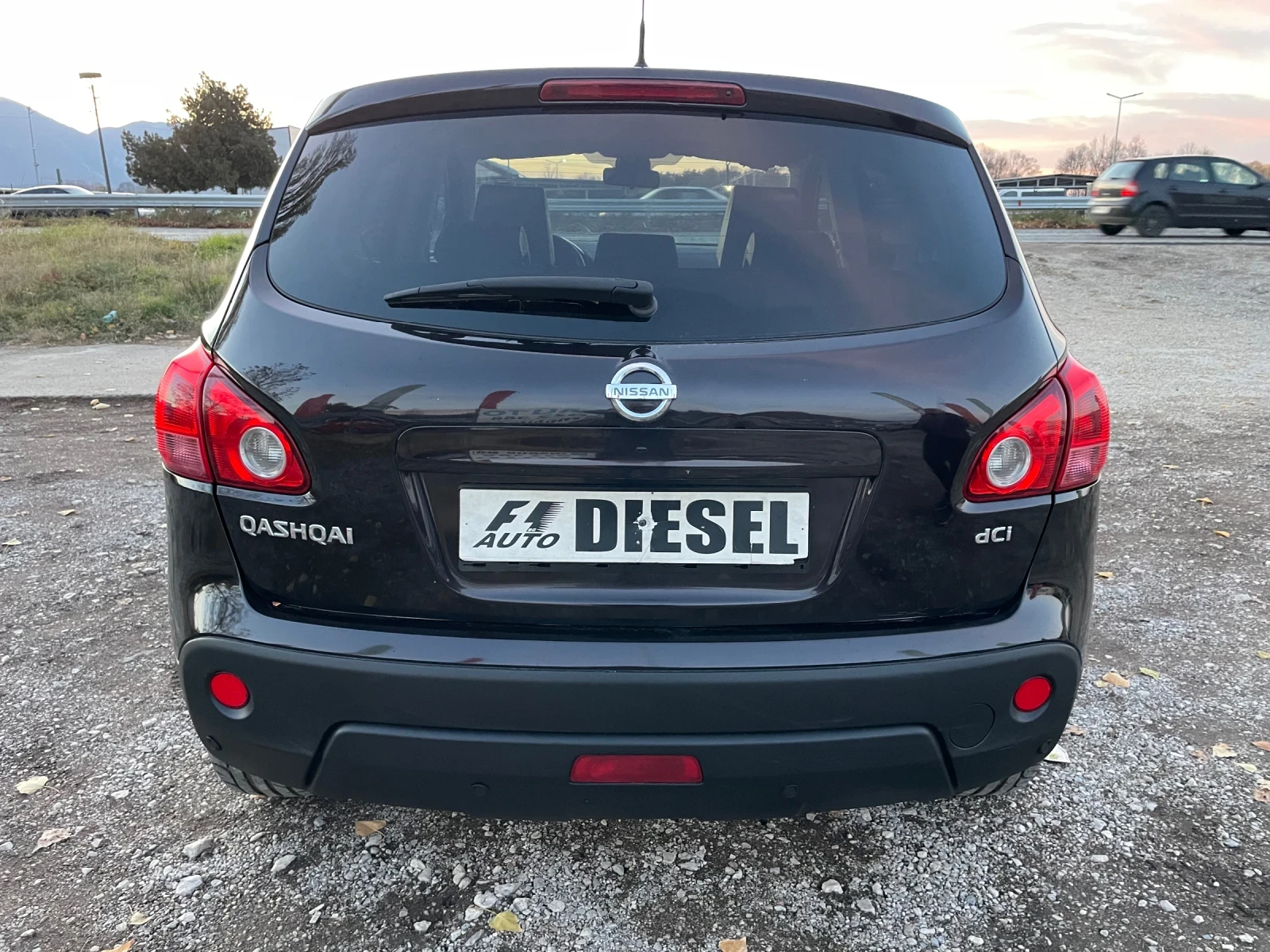 Nissan Qashqai 2.0DCI-150-PANORAMA-ITALIA - изображение 10