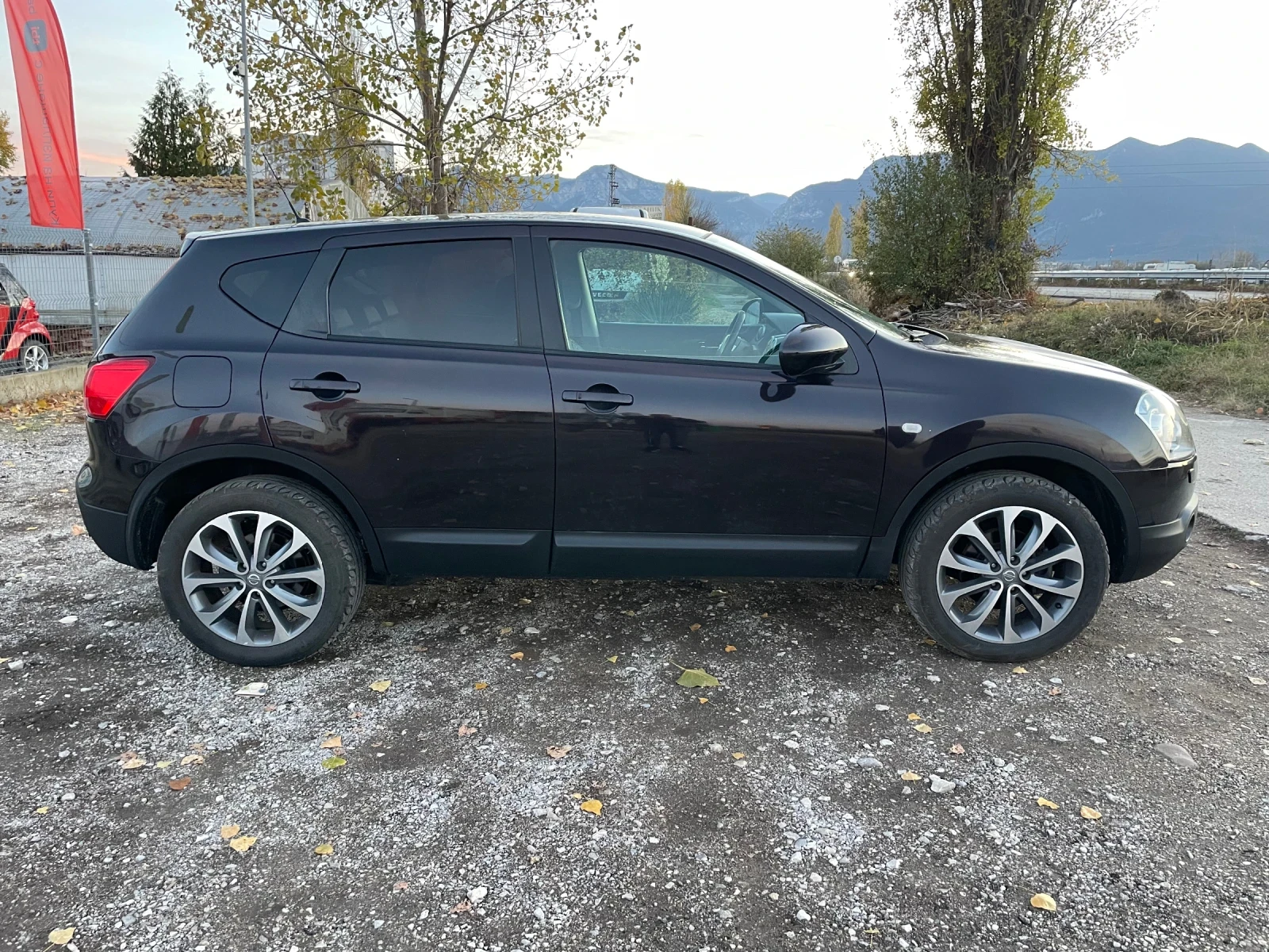 Nissan Qashqai 2.0DCI-150-PANORAMA-ITALIA - изображение 4