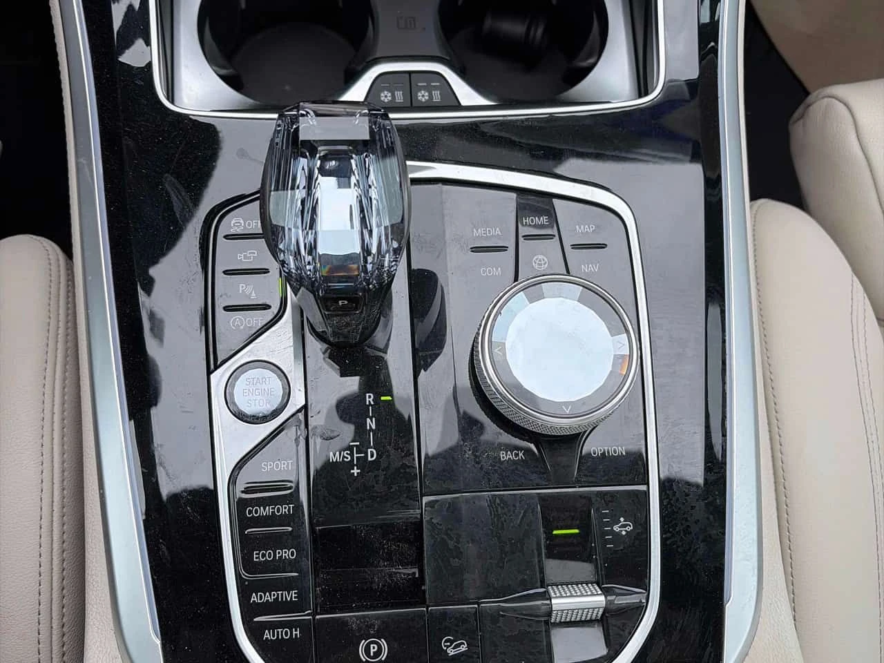 BMW X5 xDrive40i | PANO | H/K | HUD | KEYLESS | ПОДГРЕВИ , снимка 12 - Автомобили и джипове - 53928413