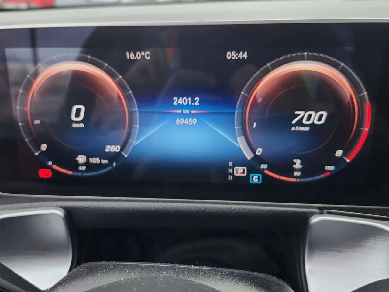 Mercedes-Benz GLB * 250 * DISTRONIC* AMBIENT* ПОДГРЕВИ* , снимка 9 - Автомобили и джипове - 54423965