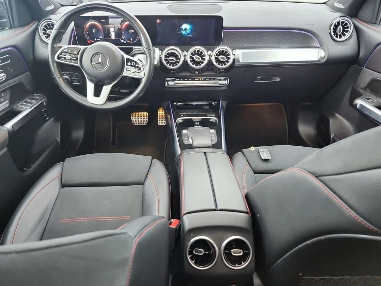 Mercedes-Benz GLB * 250 * DISTRONIC* AMBIENT* ПОДГРЕВИ* , снимка 10 - Автомобили и джипове - 54423965