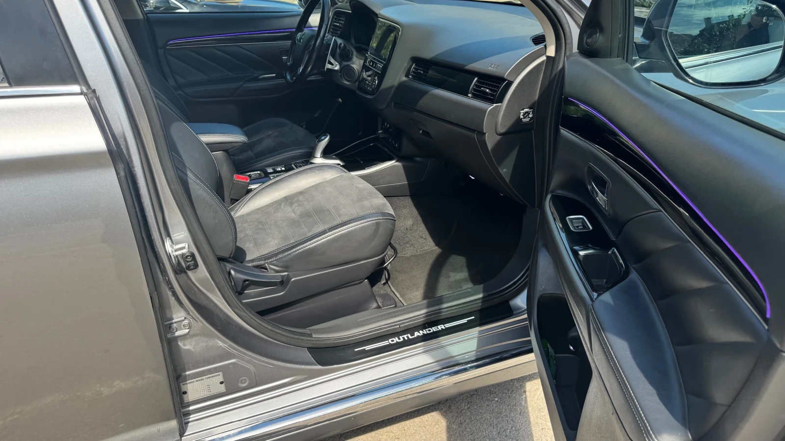 Mitsubishi Outlander Outlander 2.4 PHEV, снимка 10 - Автомобили и джипове - 54947902
