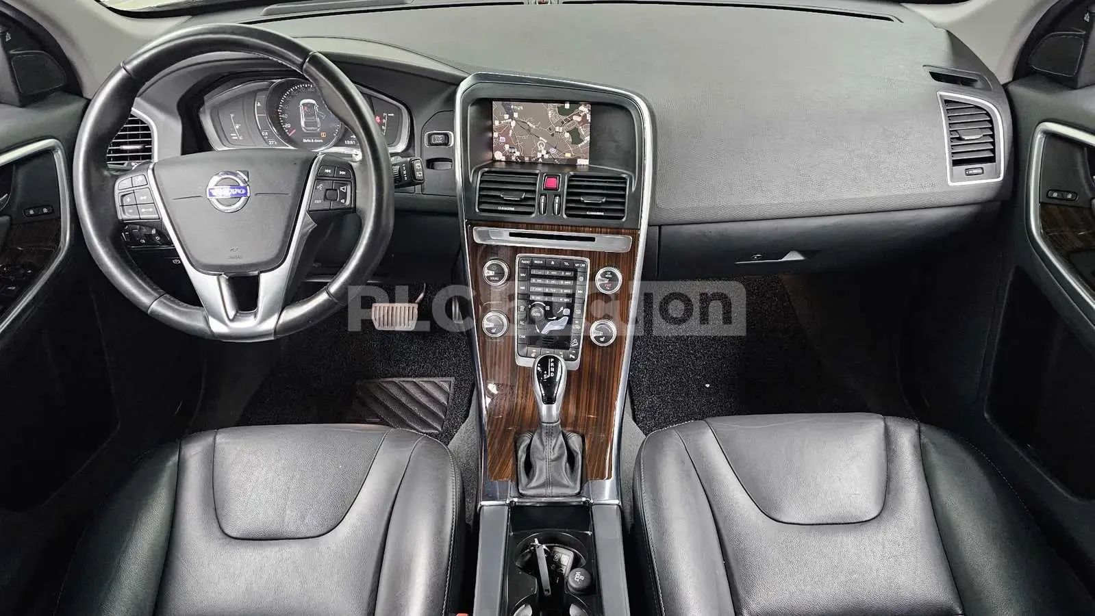 Volvo XC60 D5 AWD| КАМЕРА| ПОДГРЕВ| DISTRONIC| ВКЛ.ТЕХНОТЕСТ, снимка 5 - Автомобили и джипове - 55047123
