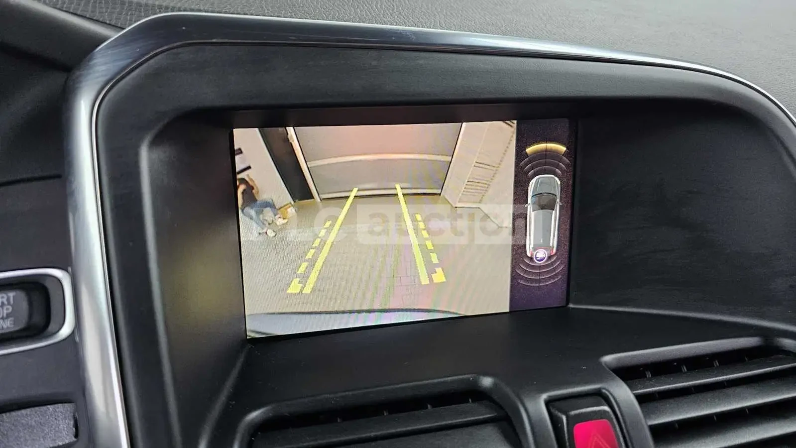 Volvo XC60 D5 AWD| КАМЕРА| ПОДГРЕВ| DISTRONIC| ВКЛ.ТЕХНОТЕСТ, снимка 10 - Автомобили и джипове - 55047123