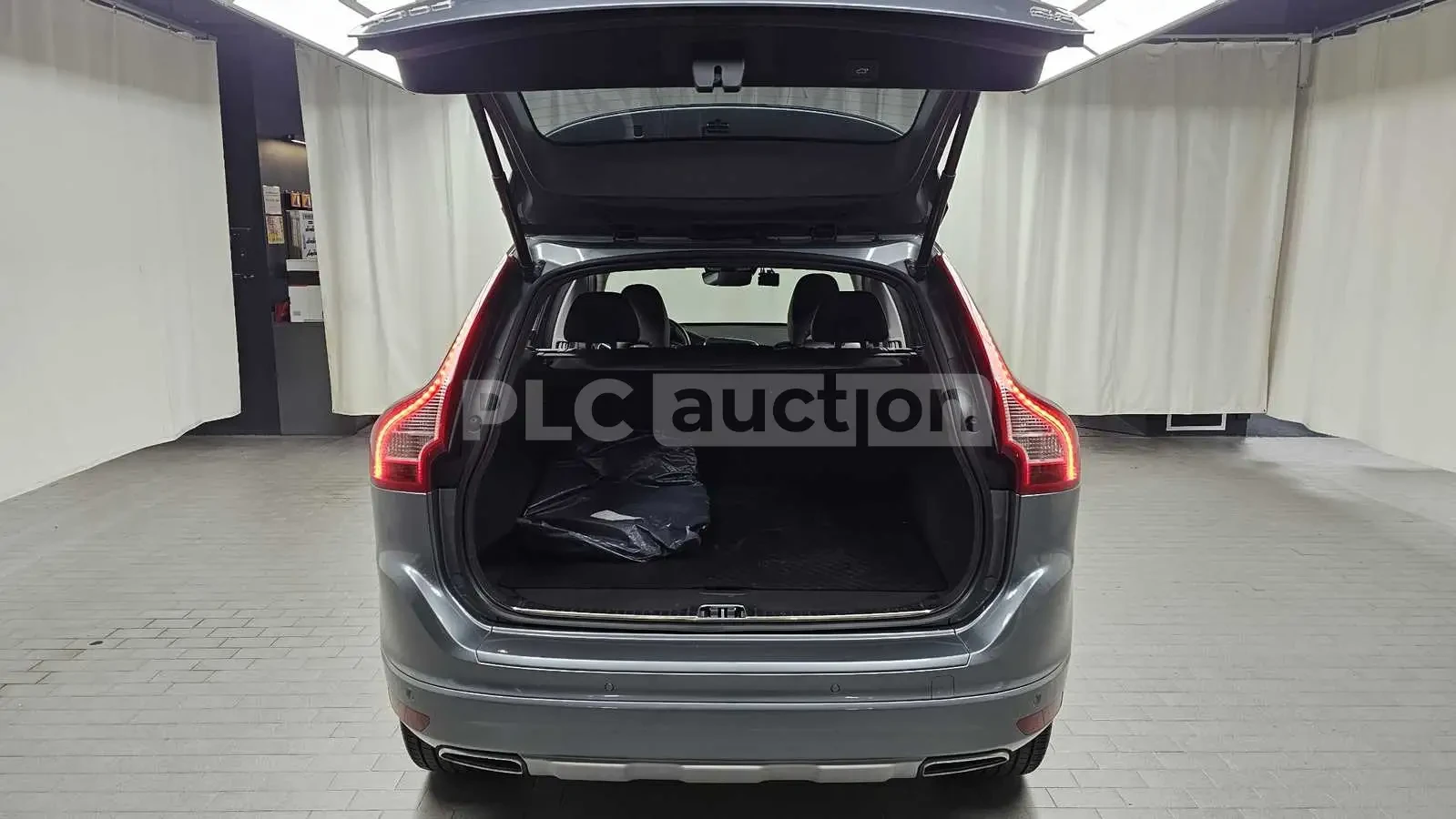 Volvo XC60 D5 AWD| КАМЕРА| ПОДГРЕВ| DISTRONIC| ВКЛ.ТЕХНОТЕСТ, снимка 15 - Автомобили и джипове - 55047123