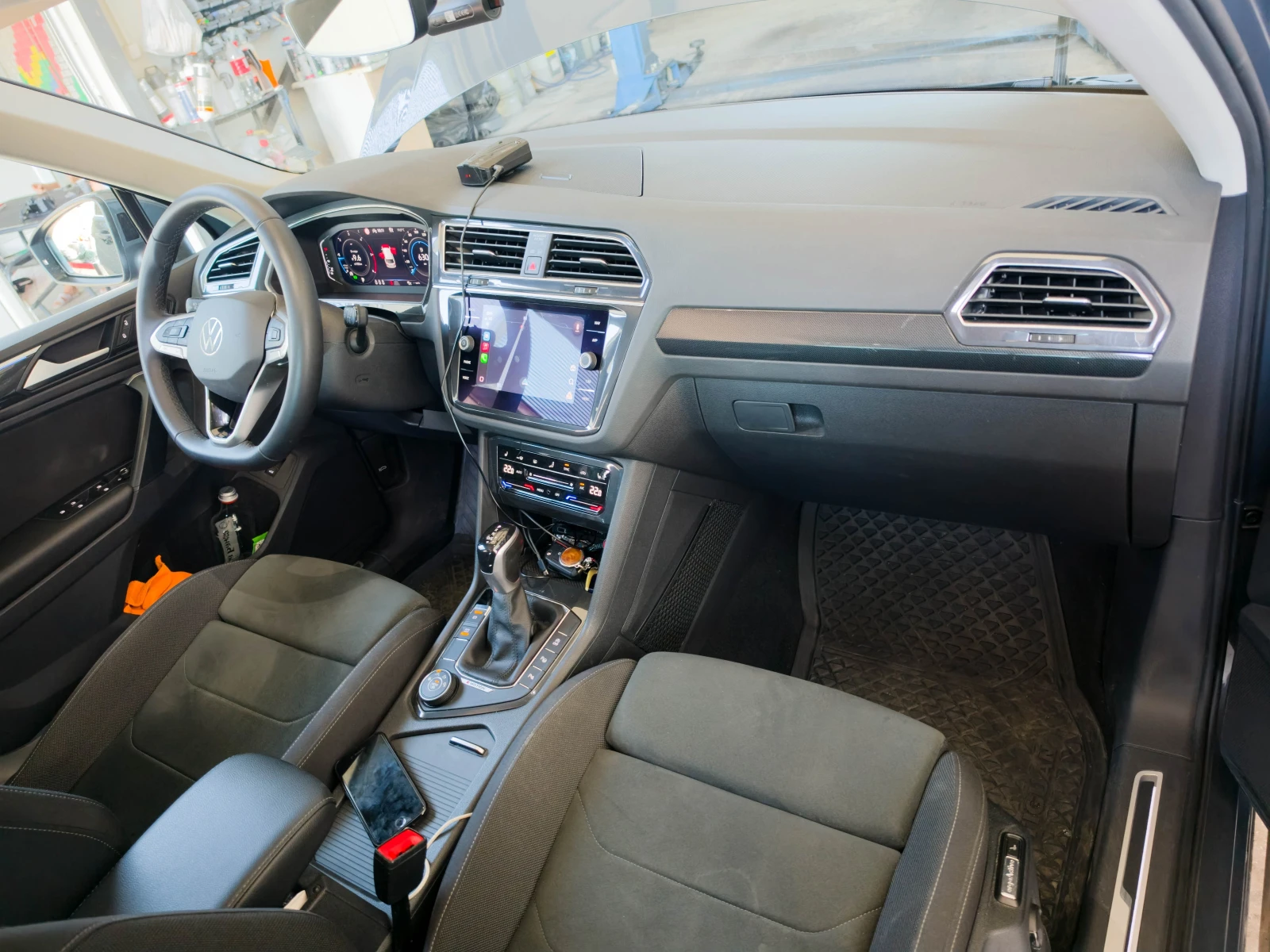 VW Tiguan 2.0* TDI* Elegance, снимка 14 - Автомобили и джипове - 55852449