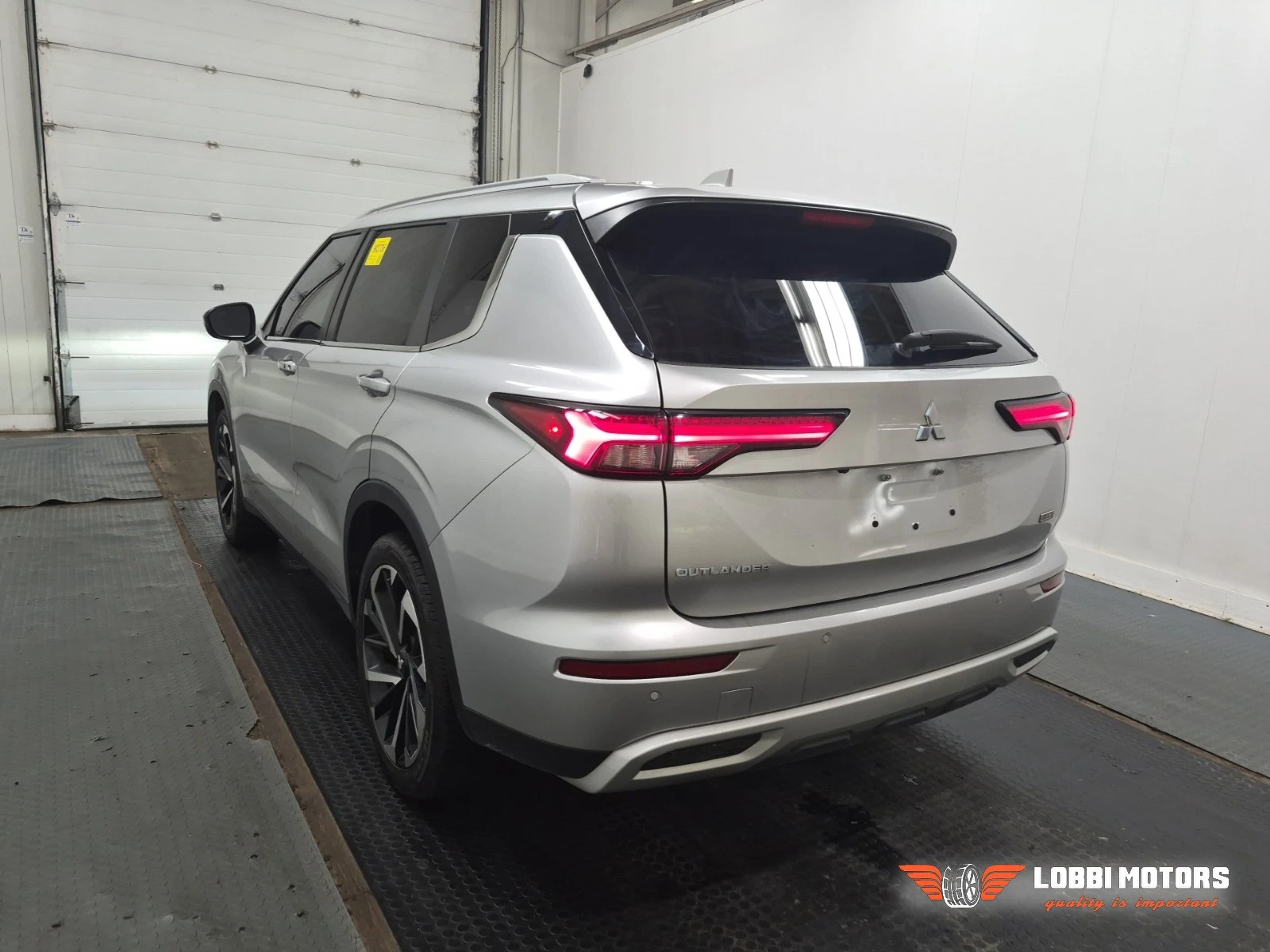 Mitsubishi Outlander, снимка 4 - Автомобили и джипове - 55928560