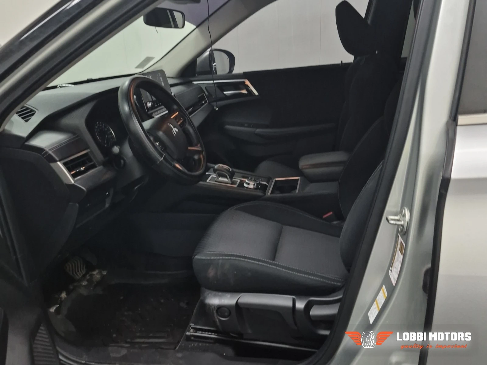 Mitsubishi Outlander, снимка 5 - Автомобили и джипове - 55928560