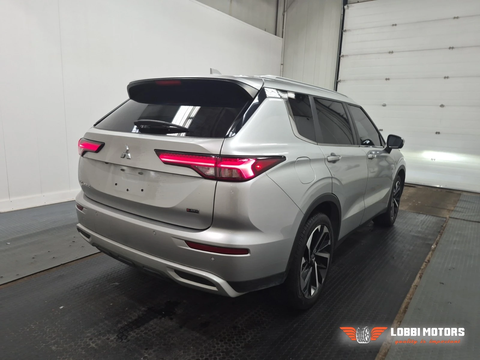 Mitsubishi Outlander, снимка 3 - Автомобили и джипове - 55928560