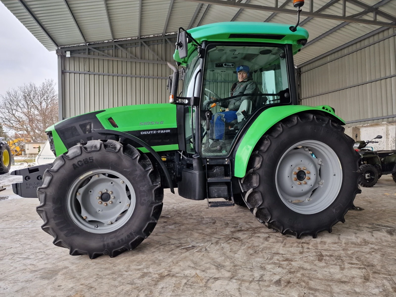 Трактор Deutz-Fahr 105 - изображение 2