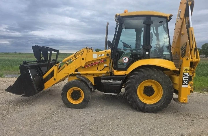 Багер JCB 3CX, снимка 2 - Индустриална техника - 54715231