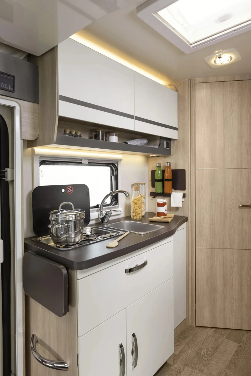 Кемпер Giottiline siena 330, снимка 7 - Каравани и кемпери - 52683744