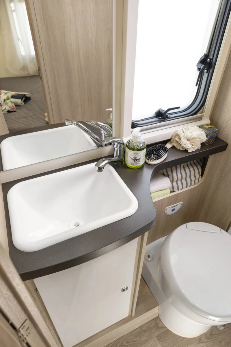 Кемпер Giottiline siena 330, снимка 12 - Каравани и кемпери - 52683744