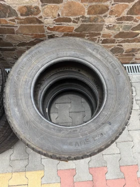 Гуми Зимни 235/70R16, снимка 2