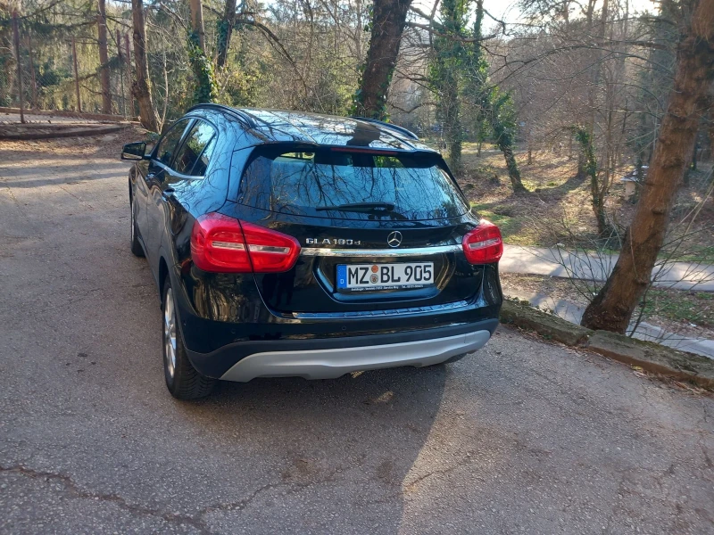 Mercedes-Benz GLA 180, снимка 3 - Автомобили и джипове - 47752765