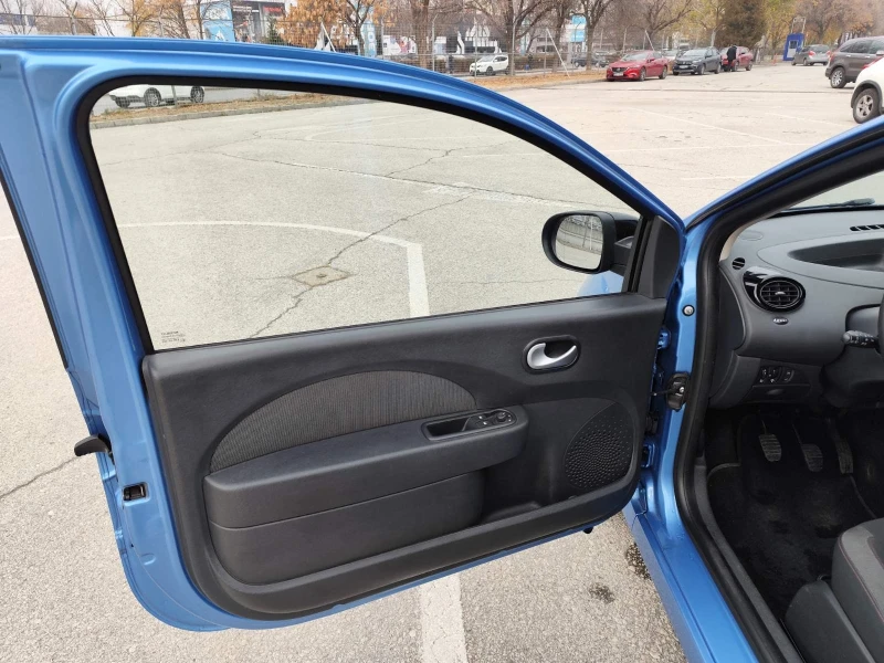 Renault Twingo 1.2i 75ps, снимка 14 - Автомобили и джипове - 48436938