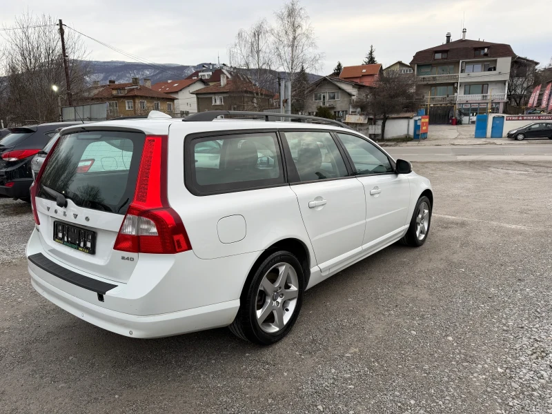 Volvo V70 2.4 DIZEL, АВТОМАТ, ПАРКТРОНИК, снимка 5 - Автомобили и джипове - 53539311