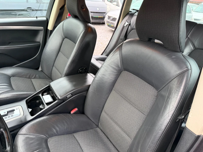 Volvo V70 2.4 DIZEL, АВТОМАТ, ПАРКТРОНИК, снимка 13 - Автомобили и джипове - 53539311