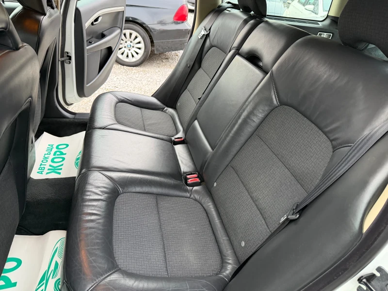 Volvo V70 2.4 DIZEL, АВТОМАТ, ПАРКТРОНИК, снимка 11 - Автомобили и джипове - 53539311