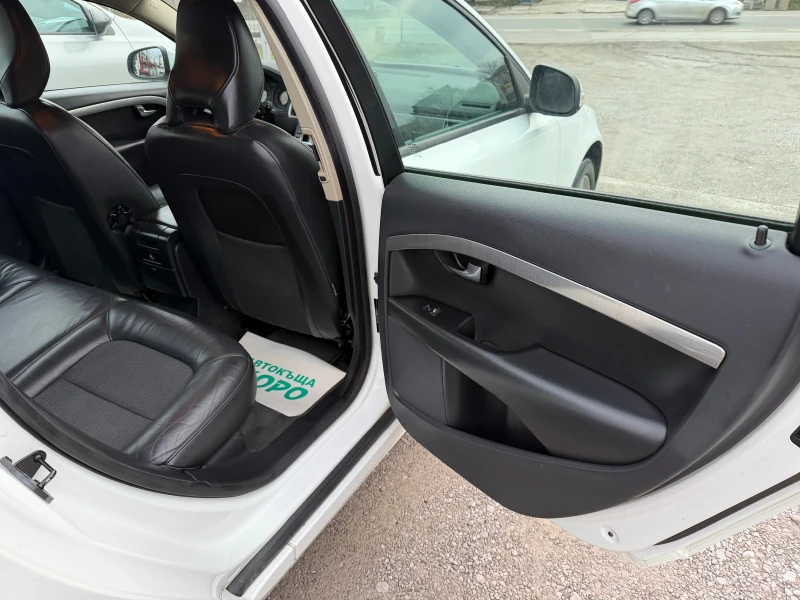Volvo V70 2.4 DIZEL, АВТОМАТ, ПАРКТРОНИК, снимка 8 - Автомобили и джипове - 53539311