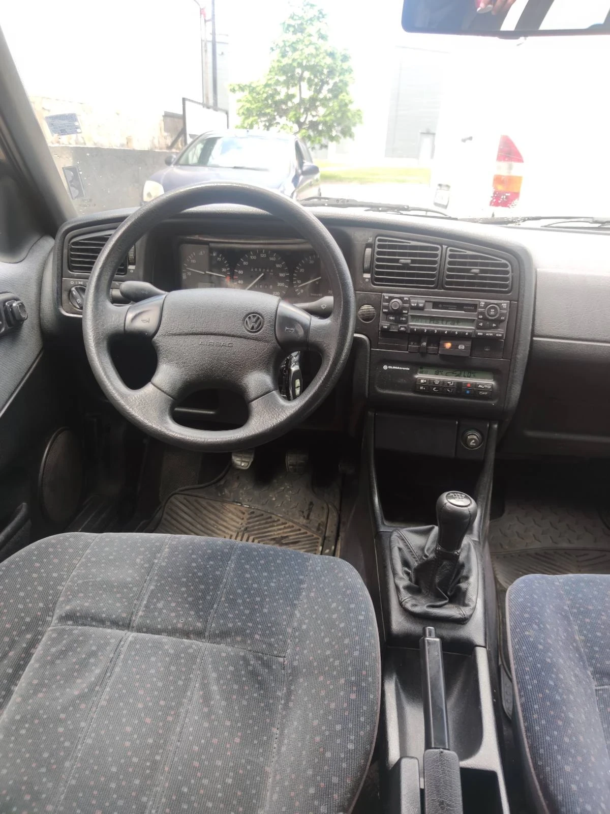 VW Passat 1.8I ГАЗ ОТЛИЧЕН - изображение 5