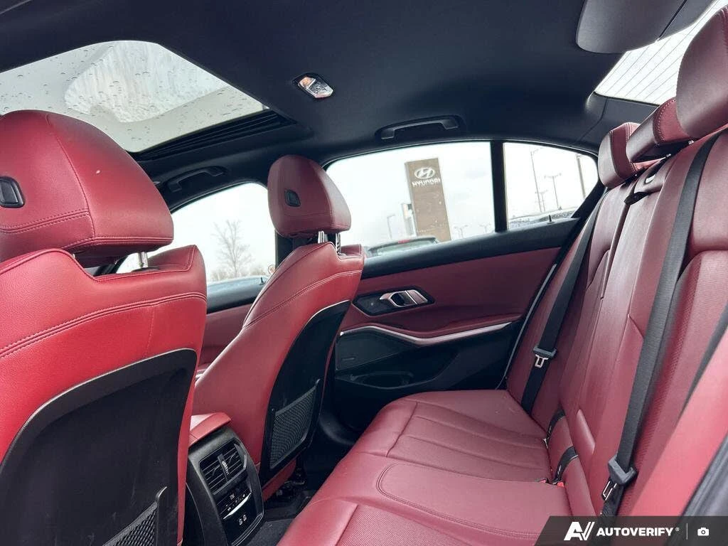 BMW 330 i XDRIVE* MPACK* HARMAN/KARDON* HEAD-UP* ШИБИДАХ* , снимка 15 - Автомобили и джипове - 53721074