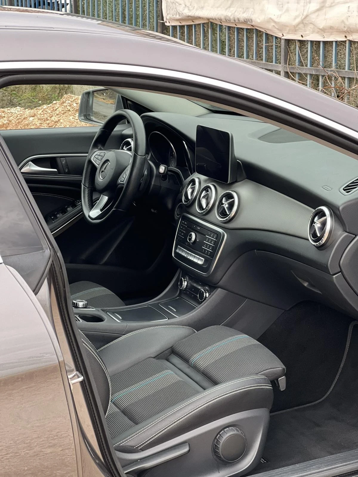 Mercedes-Benz CLA 200, снимка 12 - Автомобили и джипове - 54258865