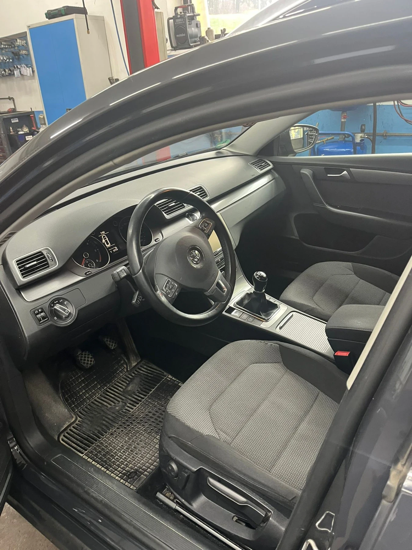 VW Passat 2.0 TDI, снимка 5 - Автомобили и джипове - 54356063