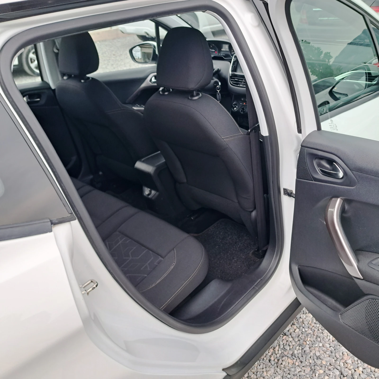 Peugeot 2008 1.2 i* MEDIA* PARKTRONIC* EURO6B* TOP! | Mobile.bg � ����������� 12