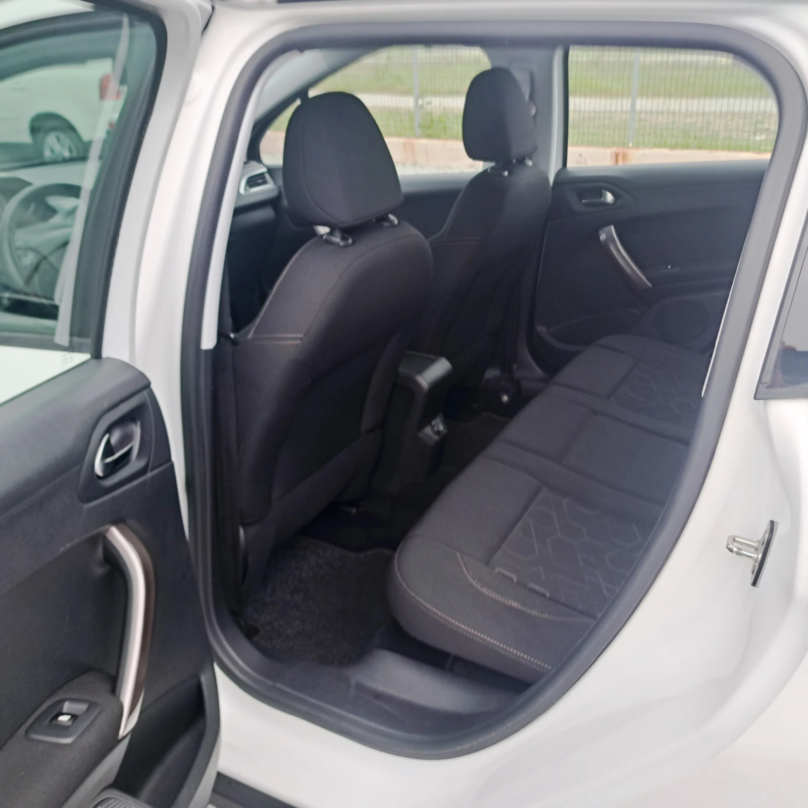 Peugeot 2008 1.2 i* MEDIA* PARKTRONIC* EURO6B* TOP! | Mobile.bg � ����������� 10