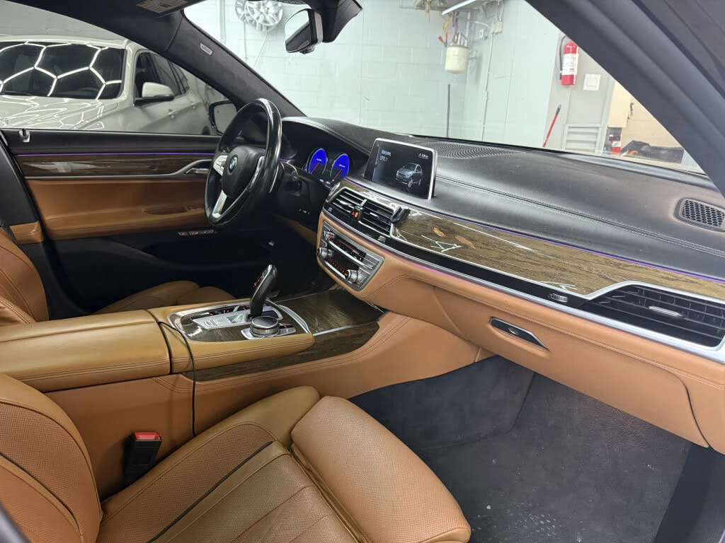 BMW 750 XDRIVE #PANO#360#CARBON CORE/ SHODOW LINE, снимка 10 - Автомобили и джипове - 55135568