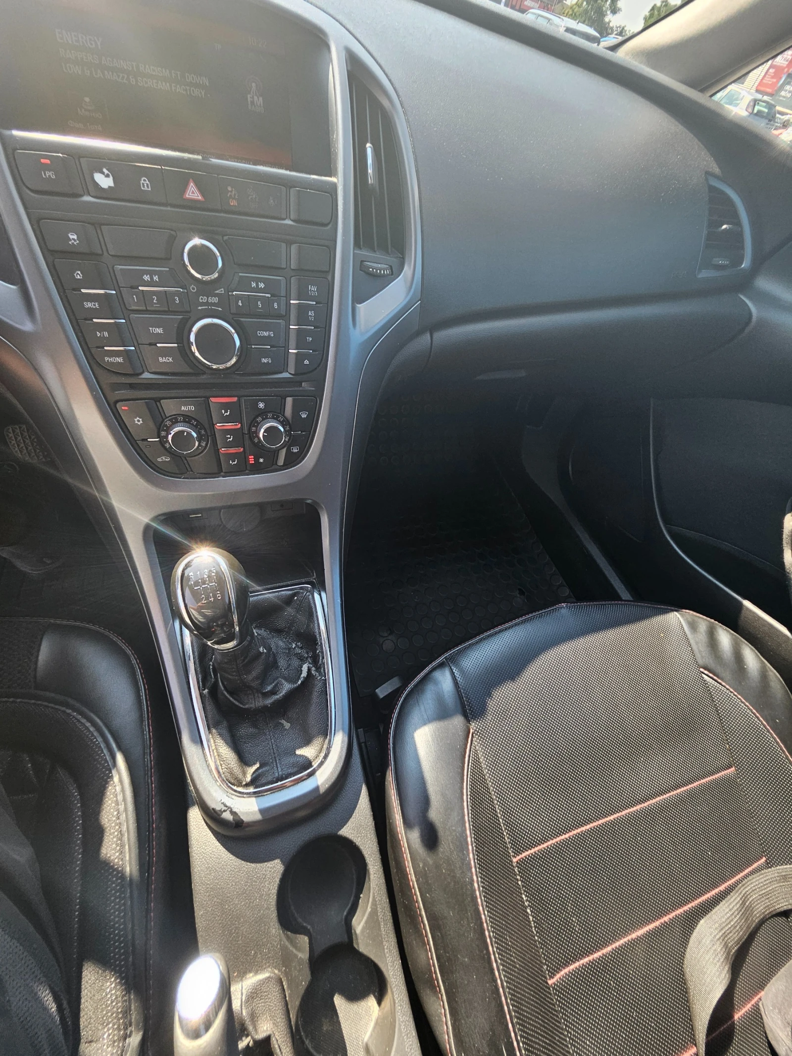Opel Astra J 1.4 Turbo Бензин+ Газ, снимка 9 - Автомобили и джипове - 55338014
