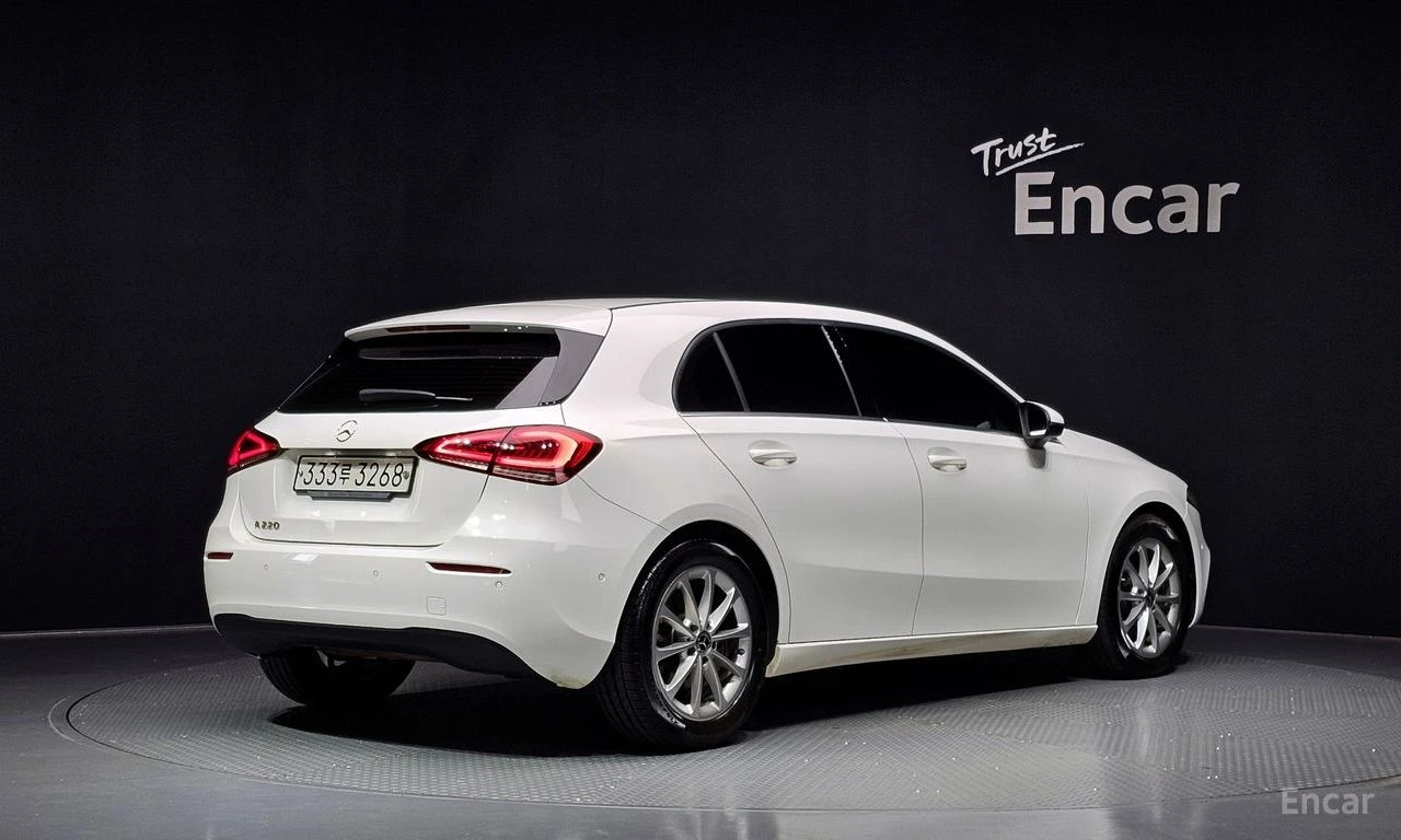 Mercedes-Benz A 220 ПОДГРЕВ* КАМЕРА* ПАМЕТ* LANE ASSIST* КРАЙНА ЦЕНА* , снимка 3 - Автомобили и джипове - 55684926