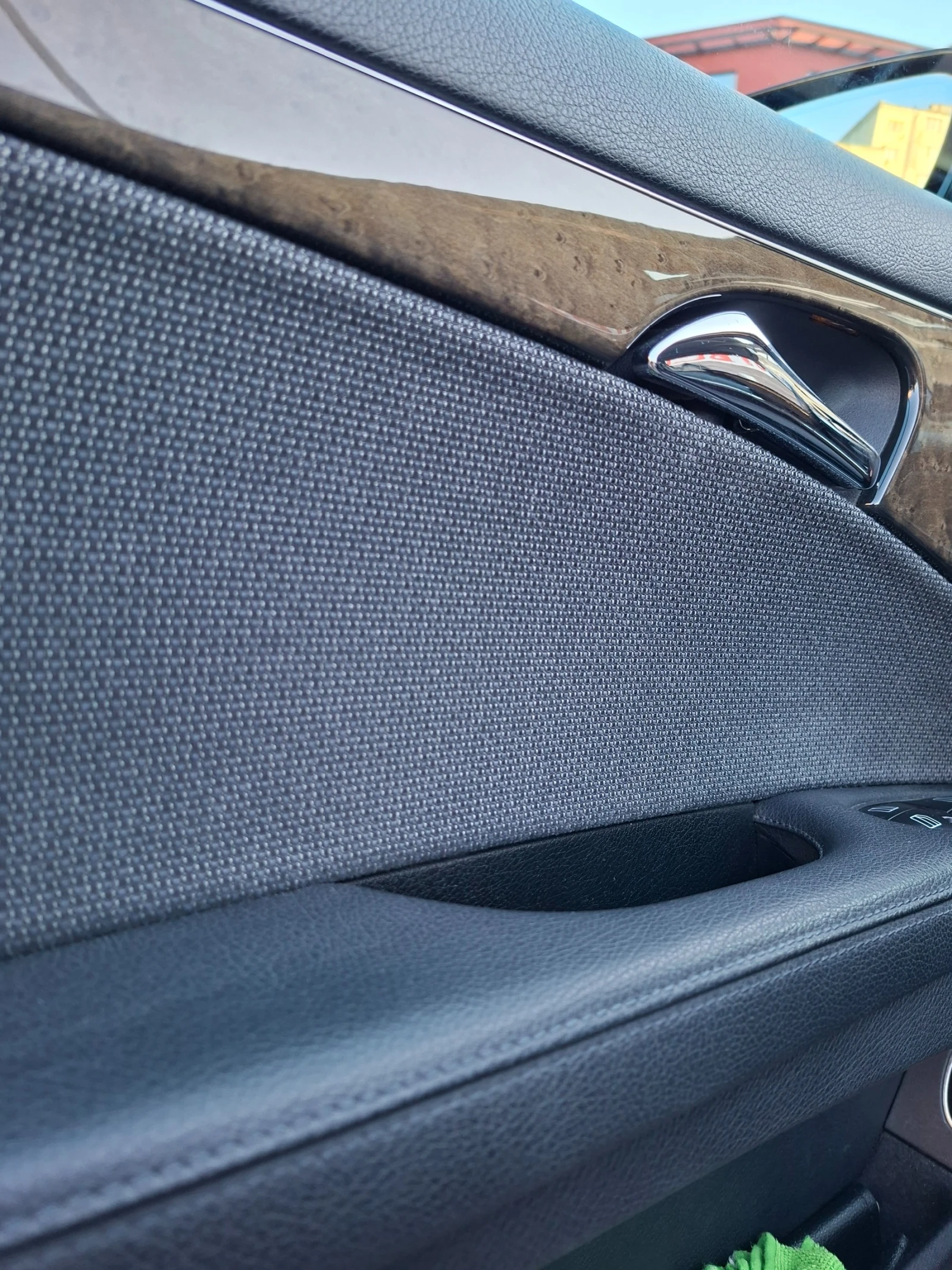 Mercedes-Benz E 220 Avantgarde, снимка 11 - Автомобили и джипове - 55708631