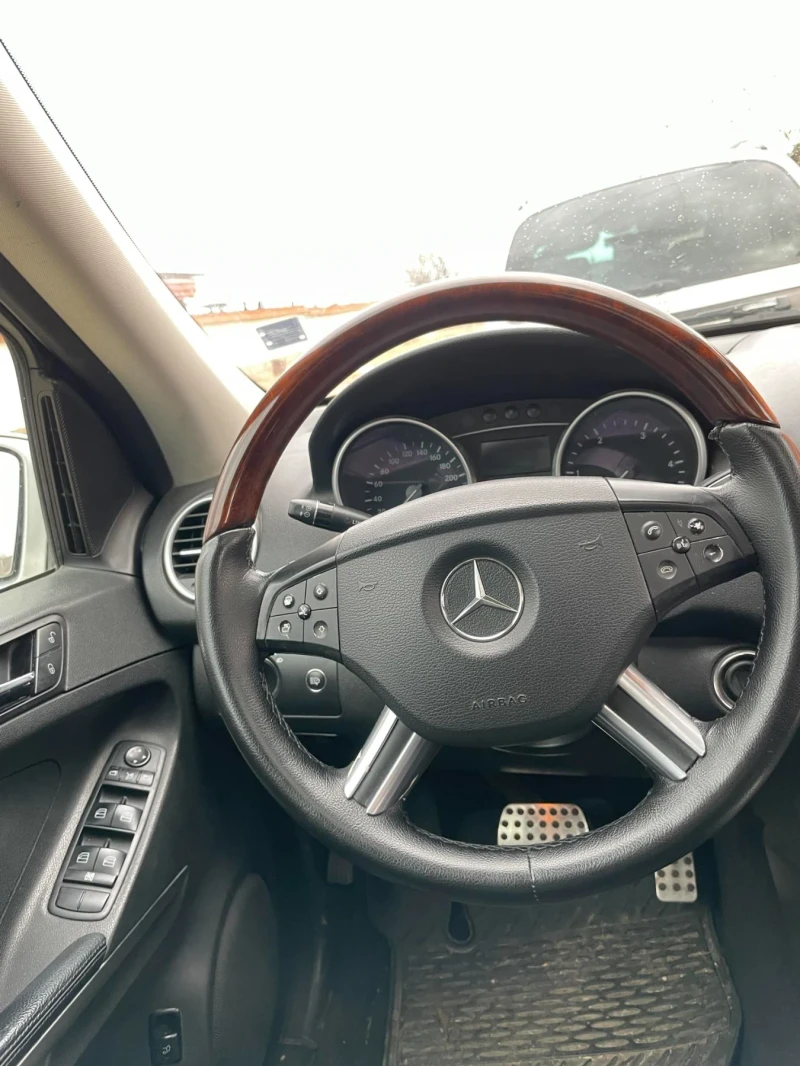 Mercedes-Benz ML 320 AMG Sport paket, снимка 10 - Автомобили и джипове - 48841652