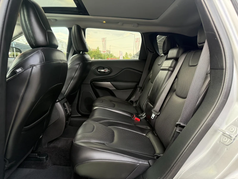 Jeep Cherokee 3.2 V6, LIMITED, снимка 9 - Автомобили и джипове - 51634784