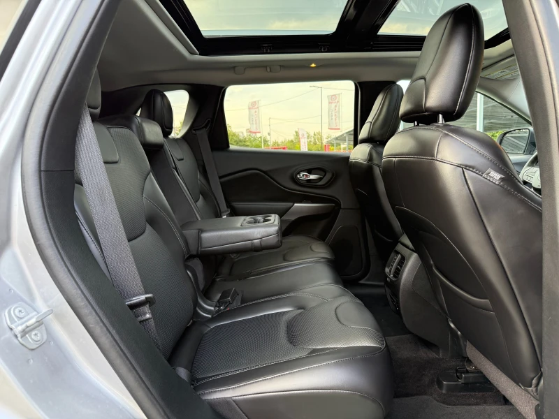 Jeep Cherokee 3.2 V6, LIMITED, снимка 10 - Автомобили и джипове - 51634784