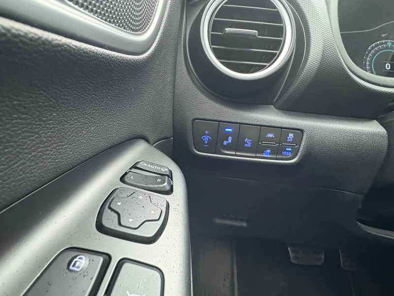 Hyundai Kona Electric 64 kWh термопомпа/ всички екстри, снимка 12 - Автомобили и джипове - 52890563