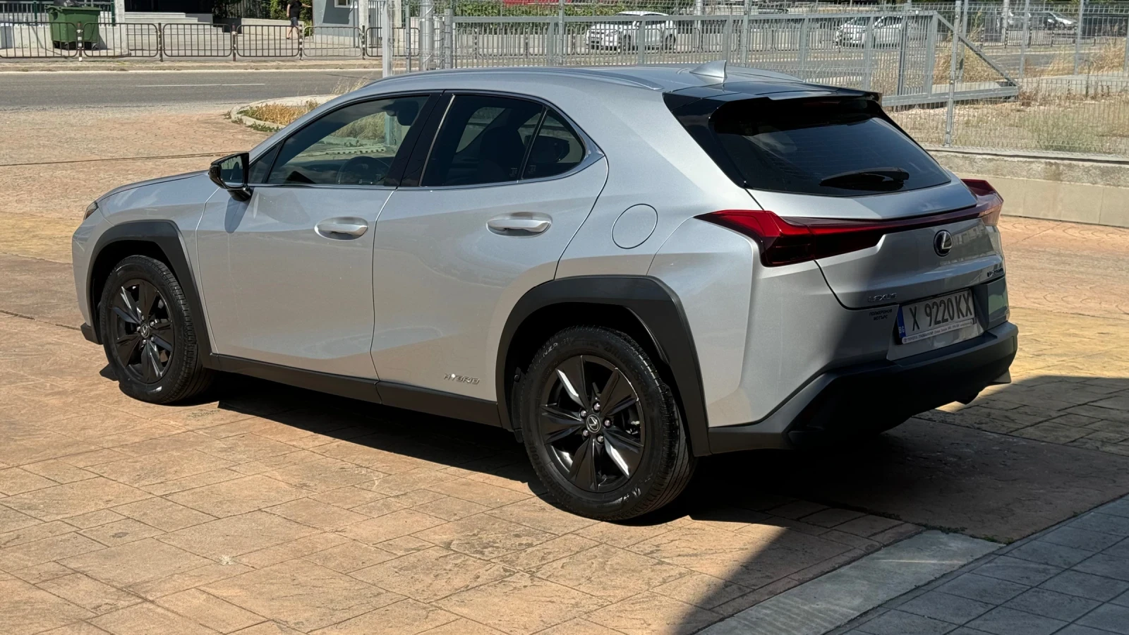 Lexus UX 250h  - изображение 4