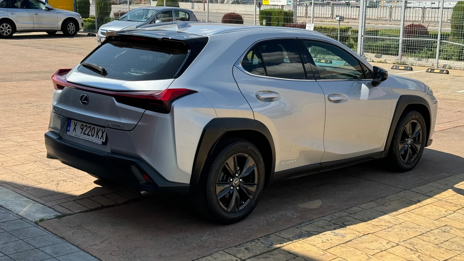 Lexus UX 250h  - изображение 6