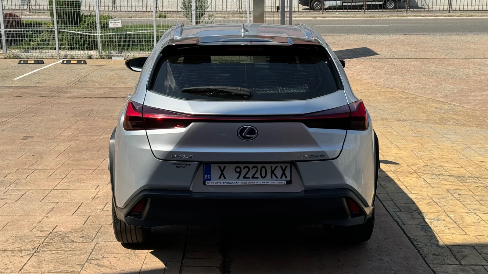 Lexus UX 250h  - изображение 5