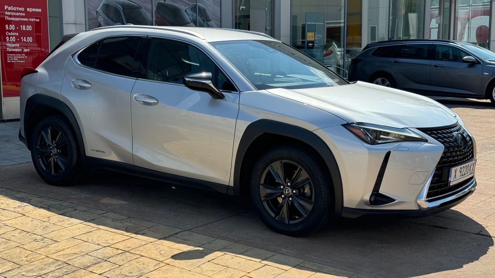 Lexus UX 250h  - изображение 8